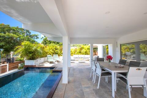 Villa Livity 6 Bed Luxury Sea view boutique villa