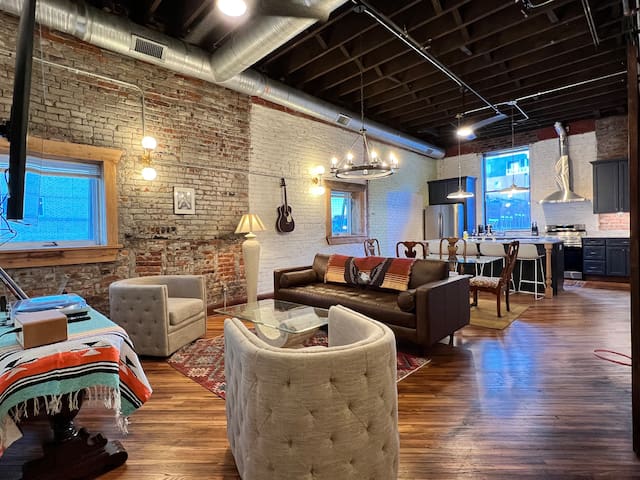 1882 Lofts – 401 – Downtown 2nd & Church
