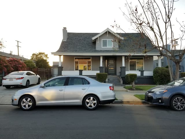 Big Home Near Hollywood & DTLA