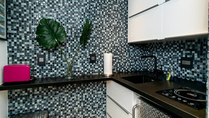 Modern Beachfront Studio | W/ Beach Essentials - North Miami Beach