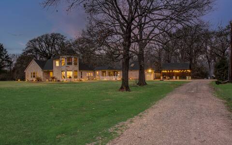 Chic & Modern Getaway Ranch-Lake Livingston View!