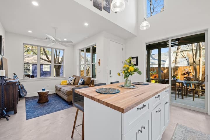 Private Tiny Home; Central Atx ; 5 Miles Downtown - Austin, TX