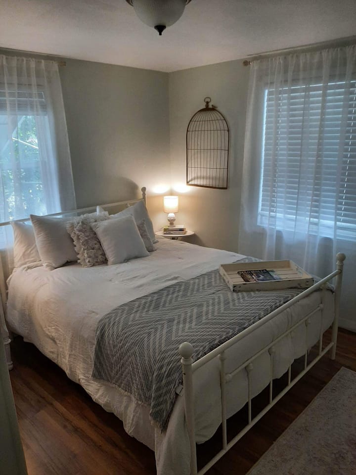 Спалня с двойно легло