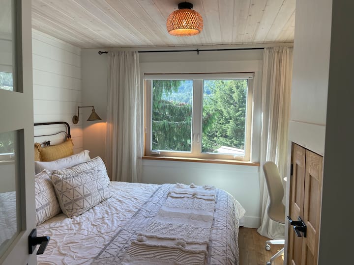 Соба со поглед, сите нови прозорци насекаде - ѕвездите се неверојатни навечер!