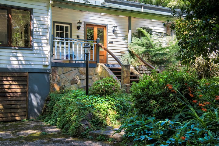 Winter Rose, sleeps 4, private gardens