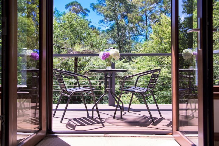 Winter Rose, sleeps 4, private gardens gallery image 5