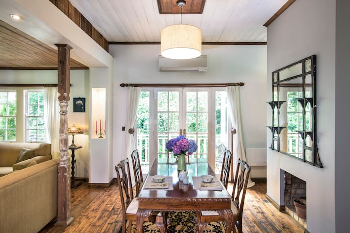 Winter Rose, sleeps 4, private gardens gallery image 2