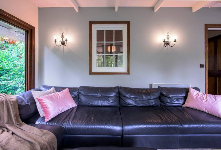 Winter Rose, Sleeps 4, Private Gardens - Dandenong Ranges