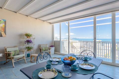 [Sea view] Large penthouse with private parking