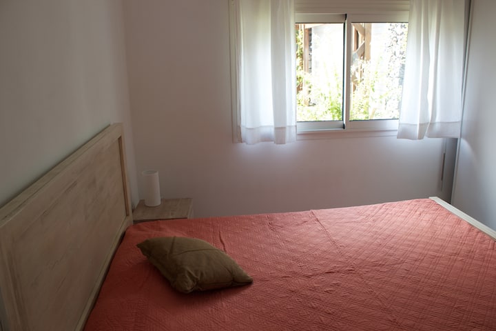la habitación en la planta baja con vistas al jardín
