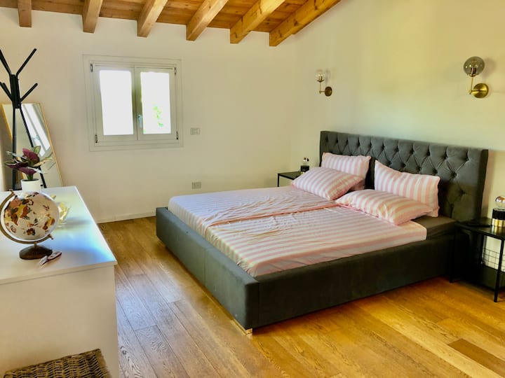 Bedroom with double bed and flat screen TV incl. Access to private bathroom with toilet and shower