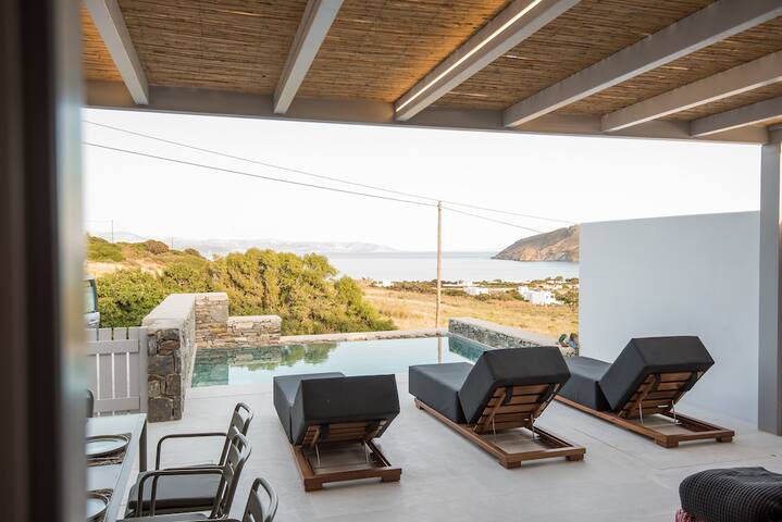 Seasterni Villa gallery image 3