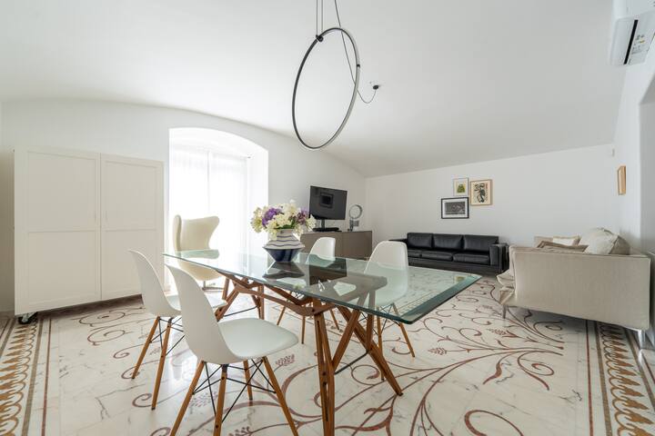 Modern apartment with sea view gallery image 4