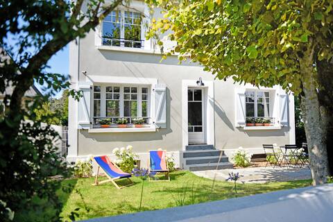 Lovely newly renovated house steps from beach!