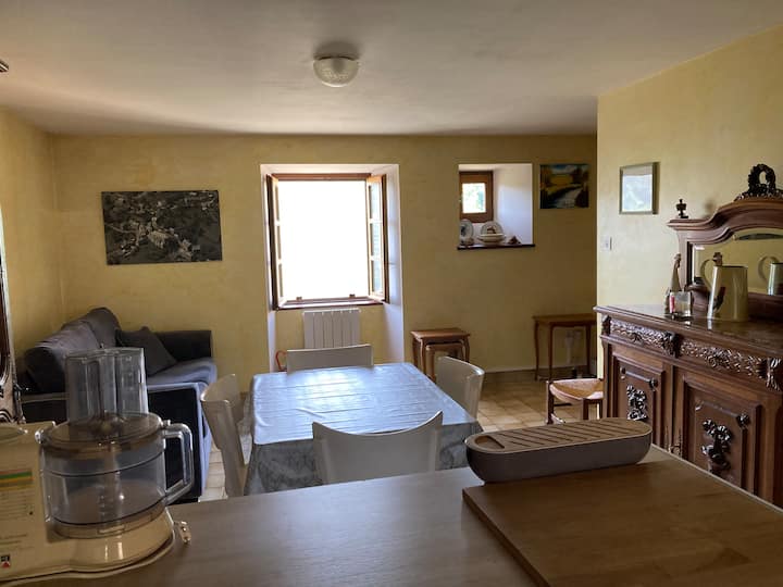 Maison Rurale Dans Petit Village - Saint-Geniez-d'Olt