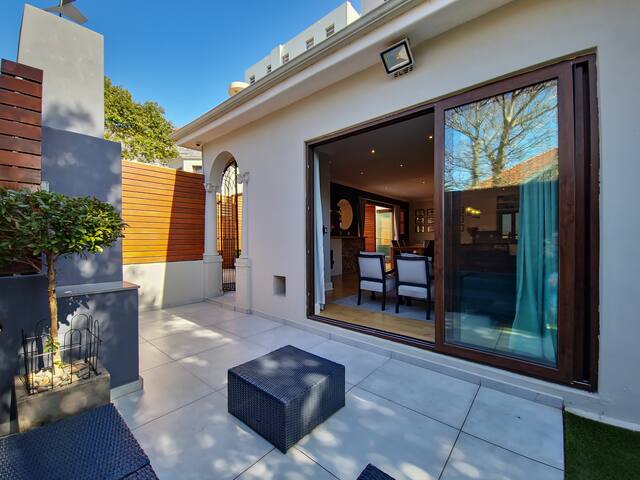 Cottage 8 – Stylish lock up and go in the city