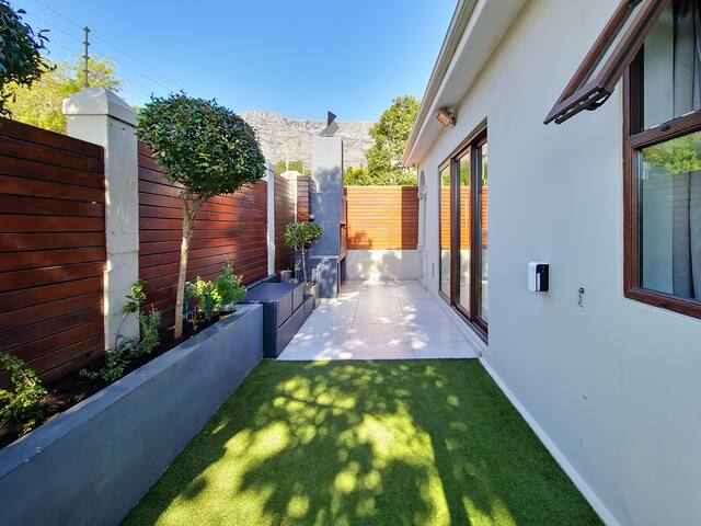 Cottage 8 – Stylish lock up and go in the city gallery image 4