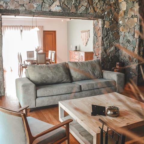 Popular Airbnb listing: Minerva Mendoza House in Departamento Luján De Cuyo