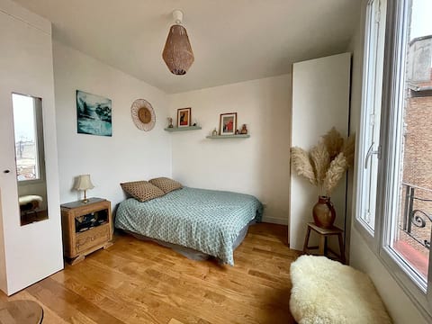 Studio on the outskirts of Paris.