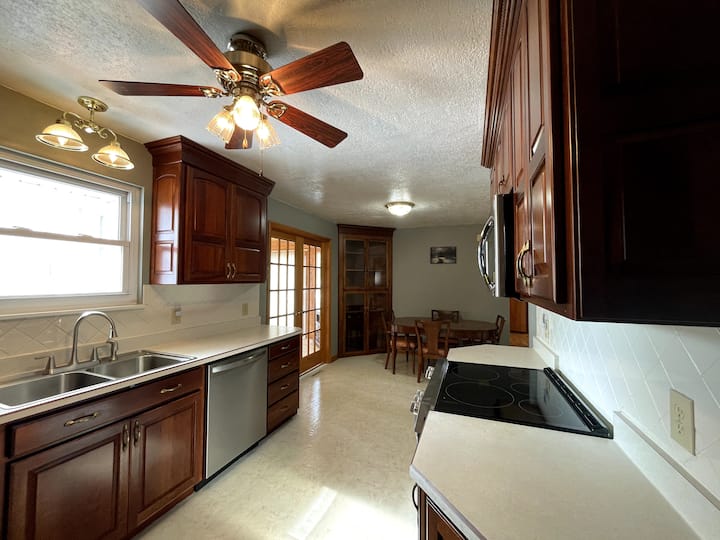 Knotty Pine Lakeview Ranch