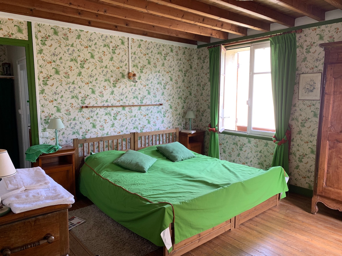 חדר ירוק בבית הגדול. 