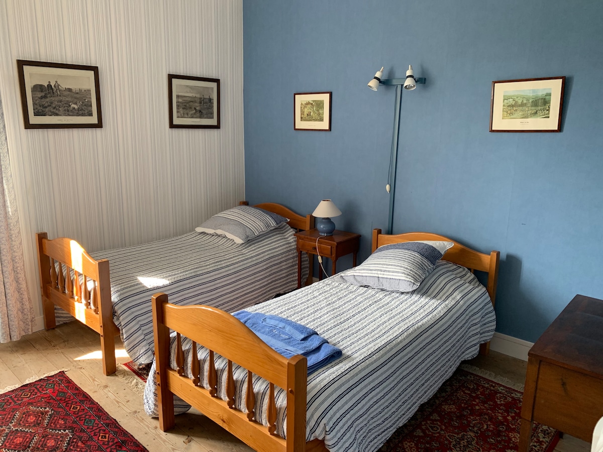 חדר כחול בבית הגדול. 