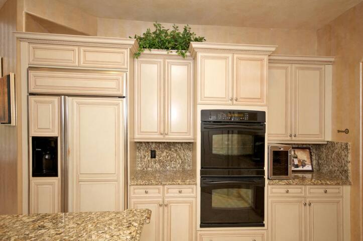 Luxe Compound gallery image 2