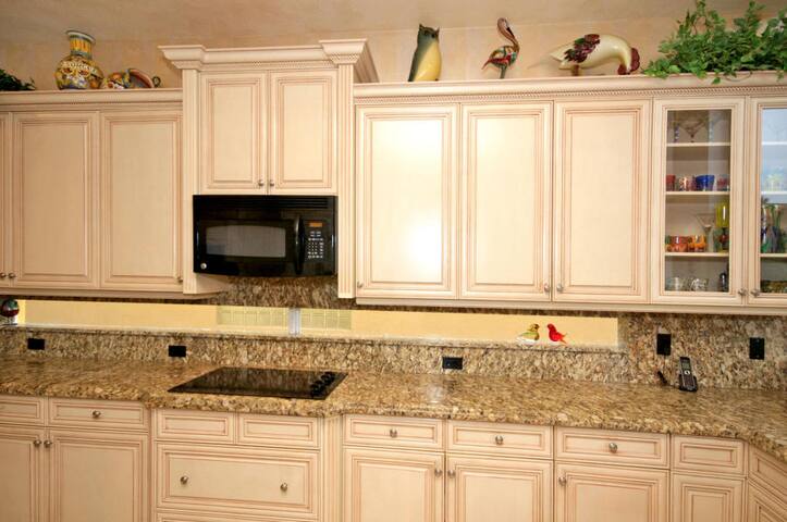 Luxe Compound gallery image 5