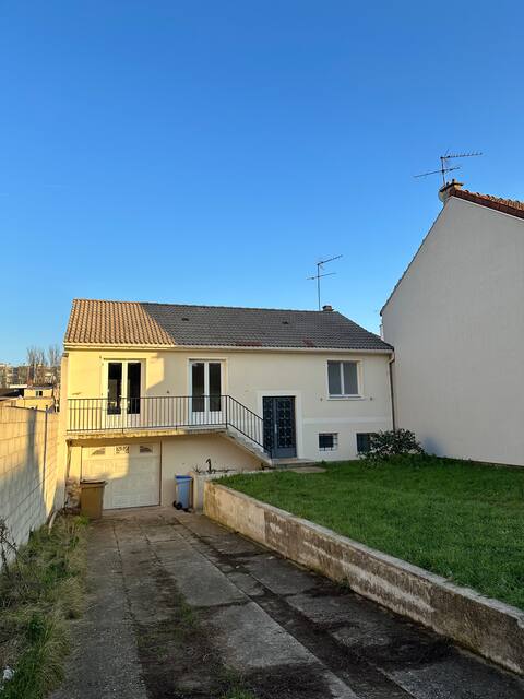 Spacious house 30 minutes from Paris