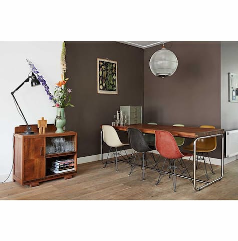 Spacious apartment (3 bedroom) in vibrant area