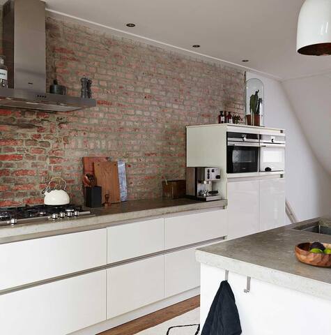 Spacious apartment (3 bedroom) in vibrant area gallery image 4