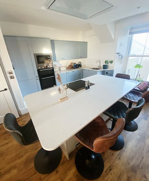 Top Airbnb: Closest Airbnb to Bude beaches with stunning views in Bude Stratton