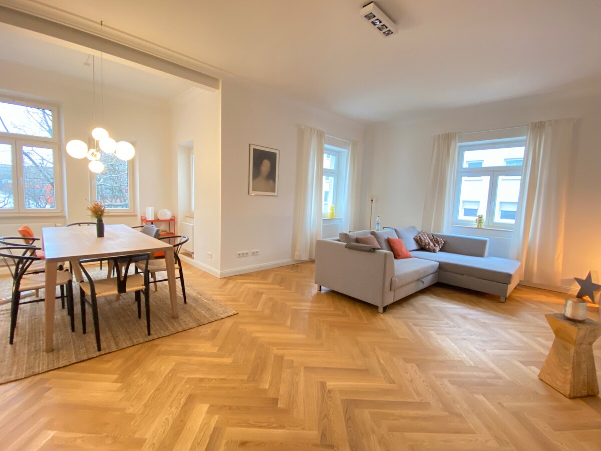 Fantastic old building apartment right in the center Apartments for
