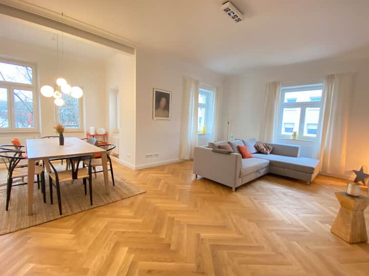 Fantastic old building apartment right in the center Apartments for