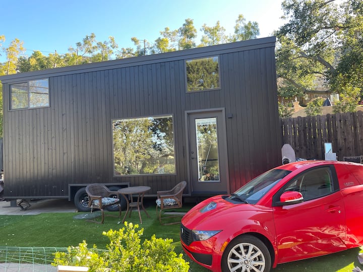 Peaceful tiny house under the oak tree Tiny houses for Rent in