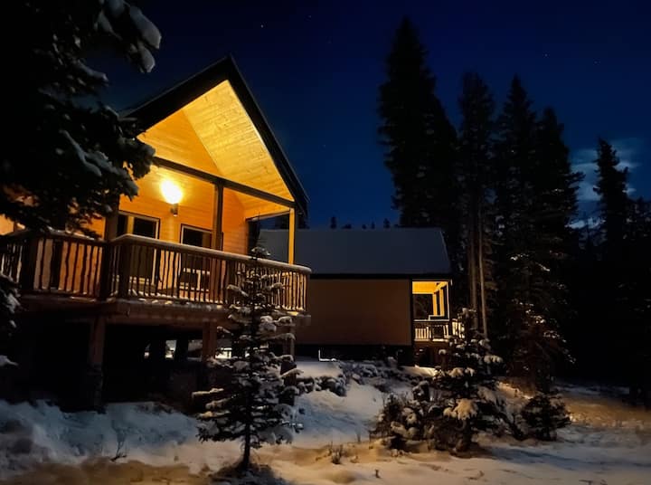 Expanse Cottages The Deer Den Cabins for Rent in Nordegg, Alberta