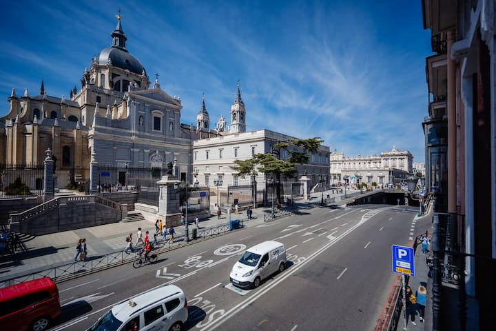 Catedral & Palacio Real gallery image 4