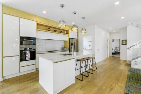 Taka Retreat near Beach with Parking and Patio
