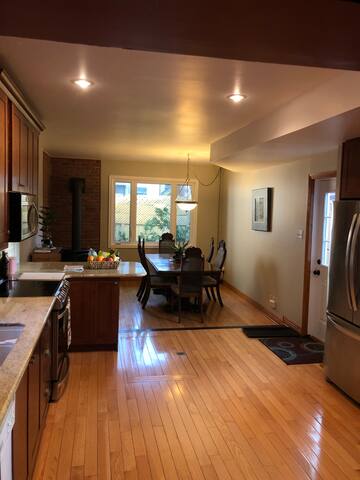 Authentic Glebe Annex Home Parking/Patio/BBQ gallery image 2