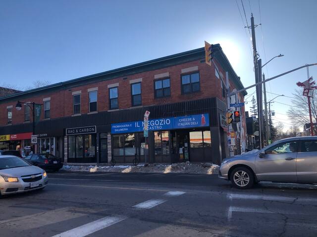 Authentic Glebe Annex Home Parking/Patio/BBQ gallery image 4