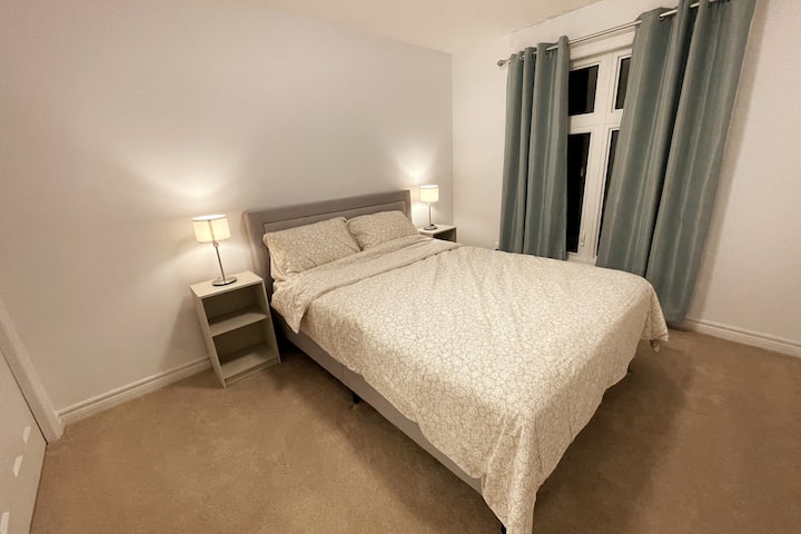 غرفة النوم رقم2 بسرير بحجم كبير