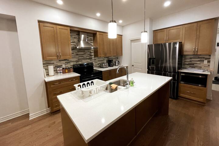 Specious New Townhouse 20 min from downtown gallery image 3