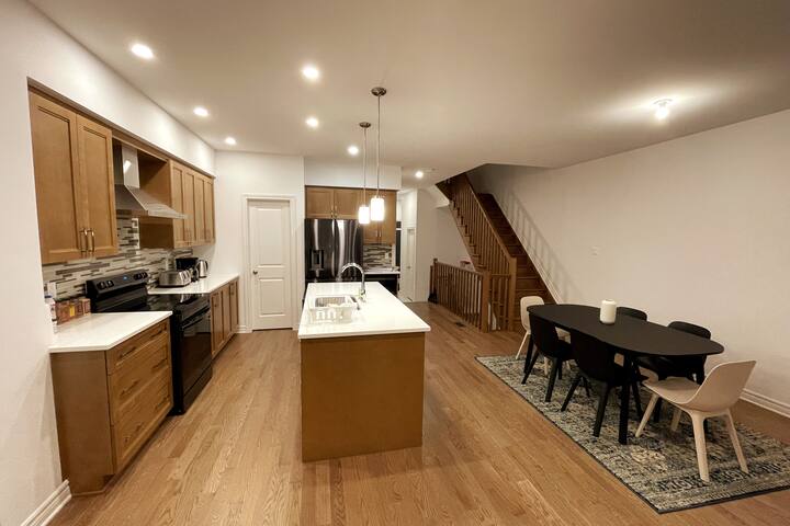 Specious New Townhouse 20 min from downtown gallery image 2