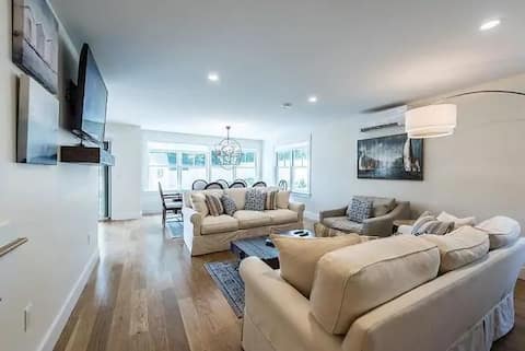 Top performing Airbnb: Walk to Main Street & Beach - No car needed! in Marthas Vineyard