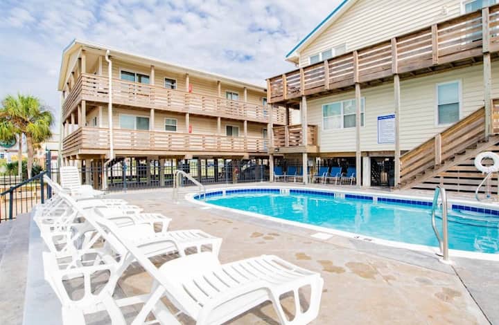 2b/2bcondo Across From The Beach/boat Parking/pool - Gulf Shores, AL