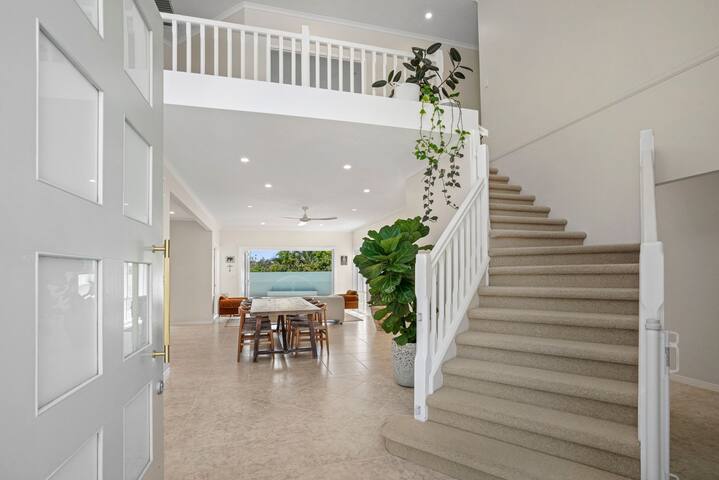 Noosa Heads Luxury Home gallery image 5