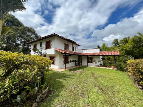 Finca Paraisomío with Quebrada