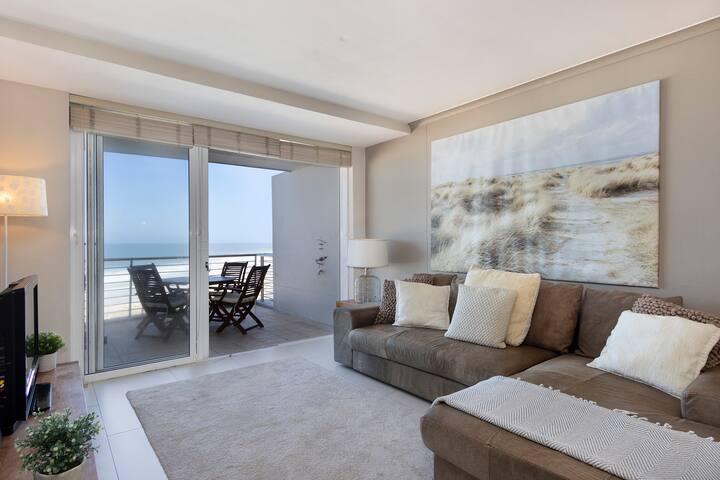 Beachfront Apt – Kite Beach + Table Mtn View gallery image 2