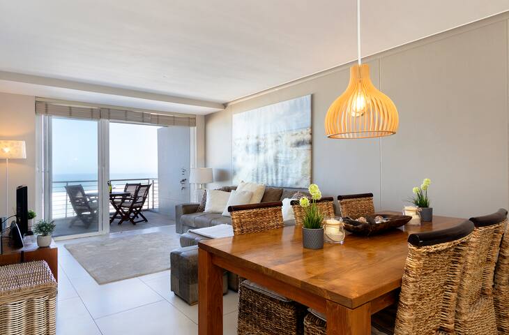 Beachfront Apt – Kite Beach + Table Mtn View