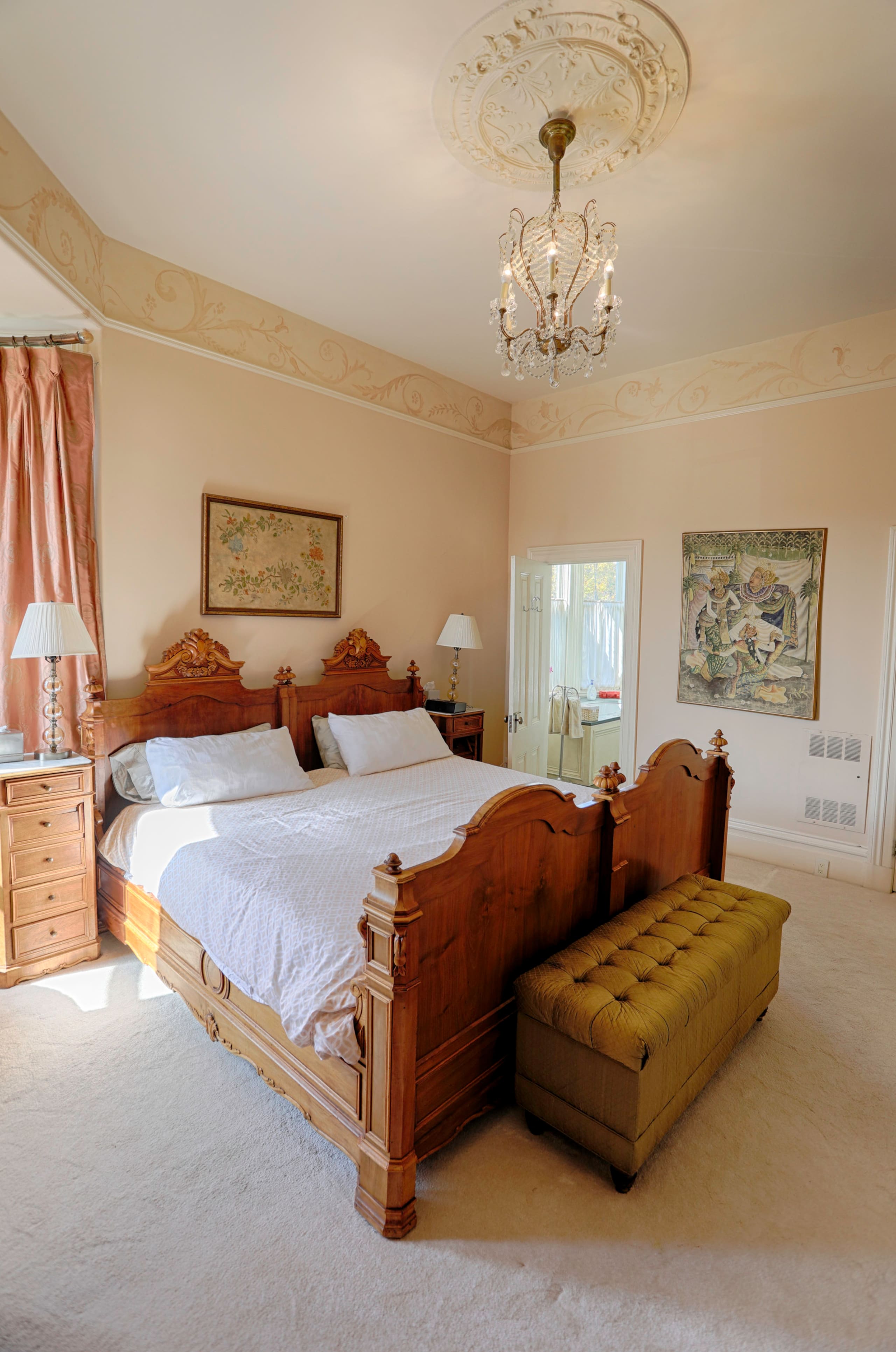 Home in San Francisco · ★4.96 · 6 bedrooms · 8 beds · 4.5 baths - Image 25